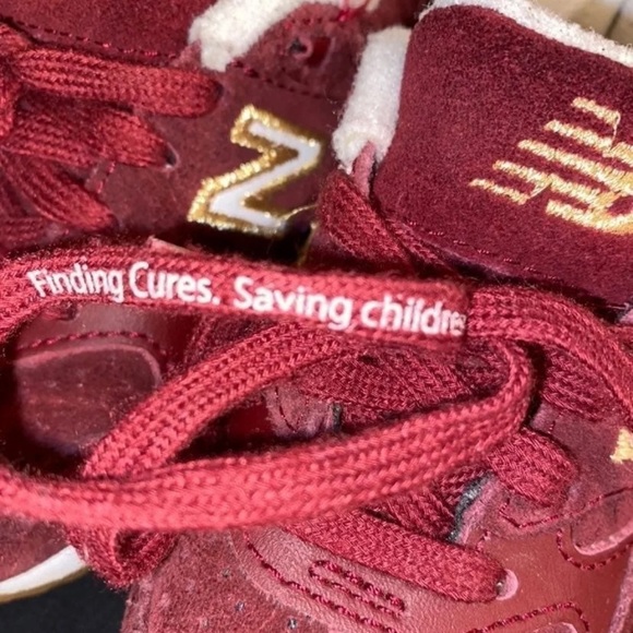 Kids 7 New Balance 530 DTLR St. Jude - Picture 7 of 8